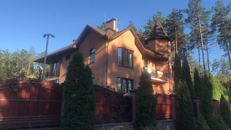 Automaidan' UAV was shotdown with rifle while filming house of Bedtrykiv district prosecutor 