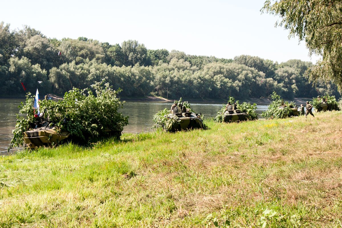 Russia troops illegally stationing in Transnistria held a military exercise by Nistru river