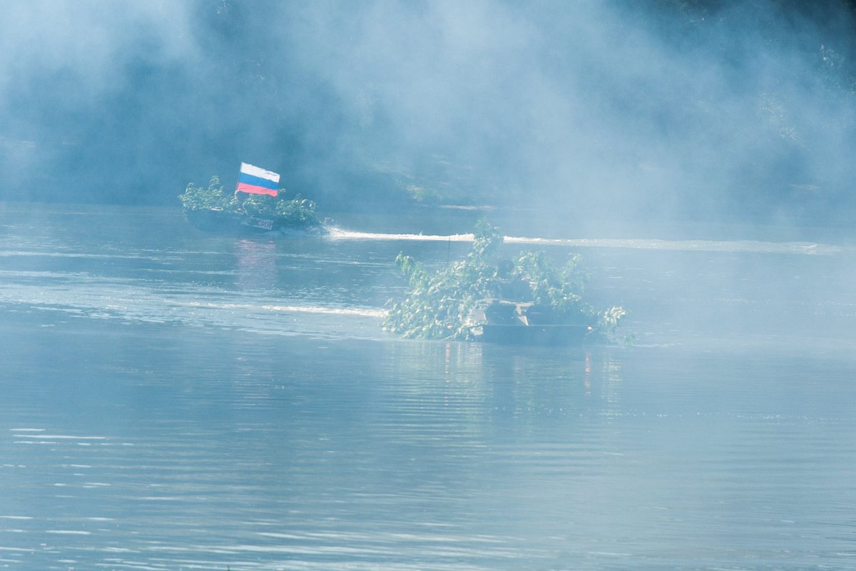 Russia troops illegally stationing in Transnistria held a military exercise by Nistru river