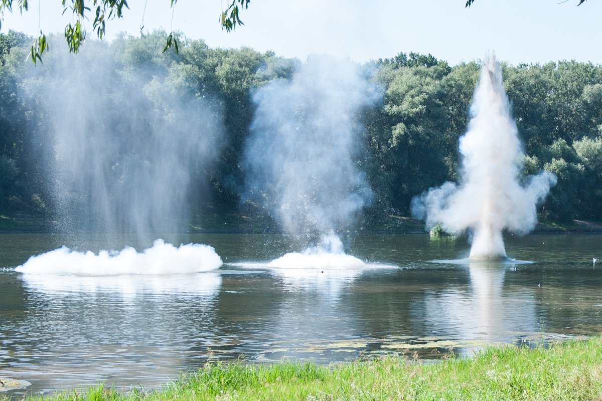 Russia troops illegally stationing in Transnistria held a military exercise by Nistru river