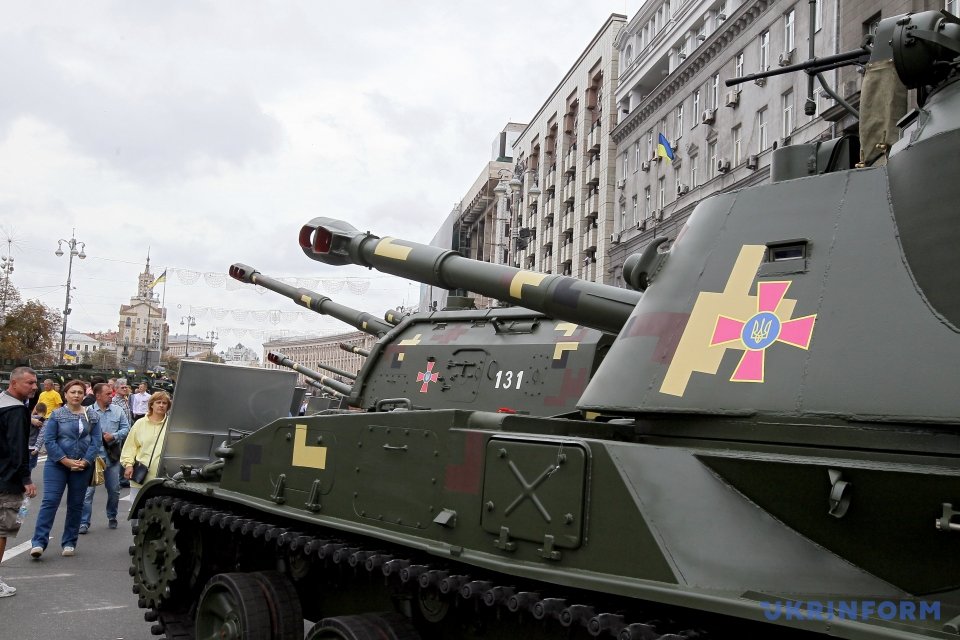 About 70 pieces of military equipment are on demo in Central Kyiv