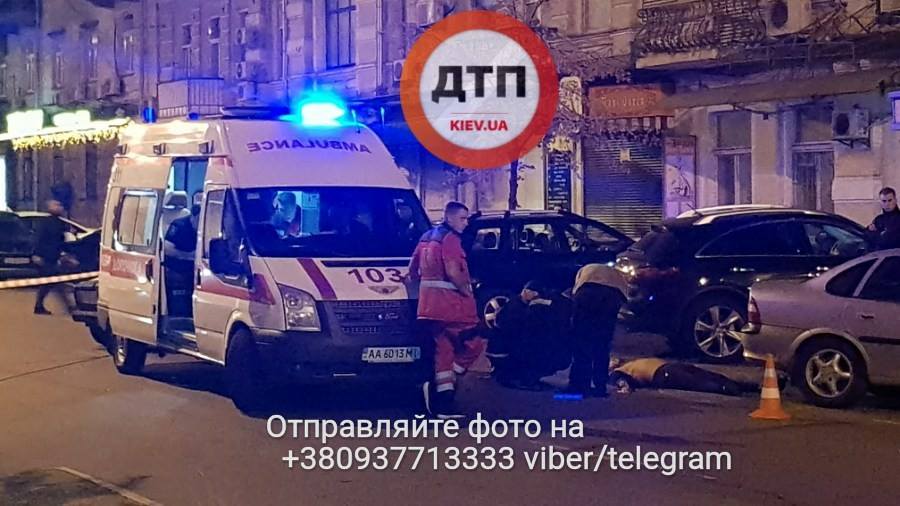 Man shot dead in Central Kyiv. 2 suspected assassins on the loose