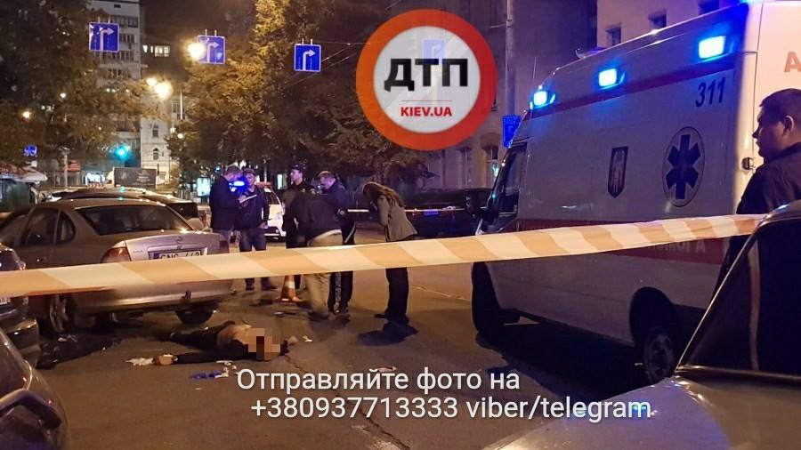 Man shot dead in Central Kyiv. 2 suspected assassins on the loose