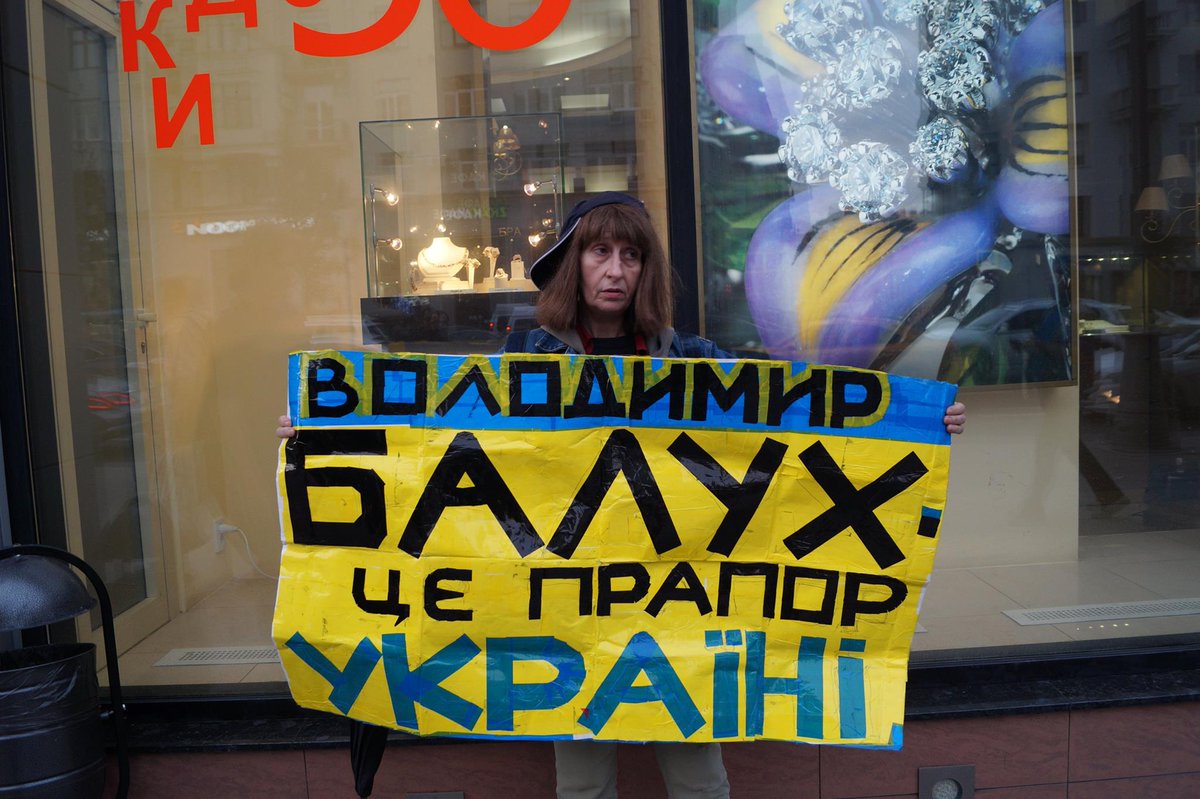 Moscow activists held signs on Tverskaya in support of Crimeans Vladimir Balukh and Oleg Sentsov, jailed for supporting Ukraine.  