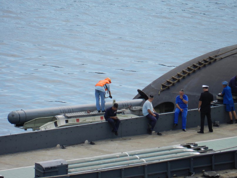 Loading of cruise missiles Caliber to the submarine Novorossiysk in Sevastopol. 