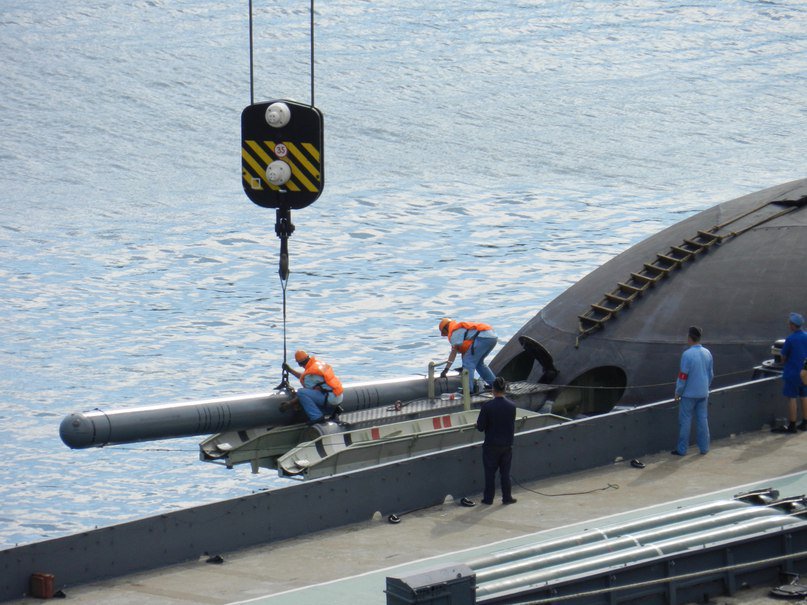 Loading of cruise missiles Caliber to the submarine Novorossiysk in Sevastopol. 