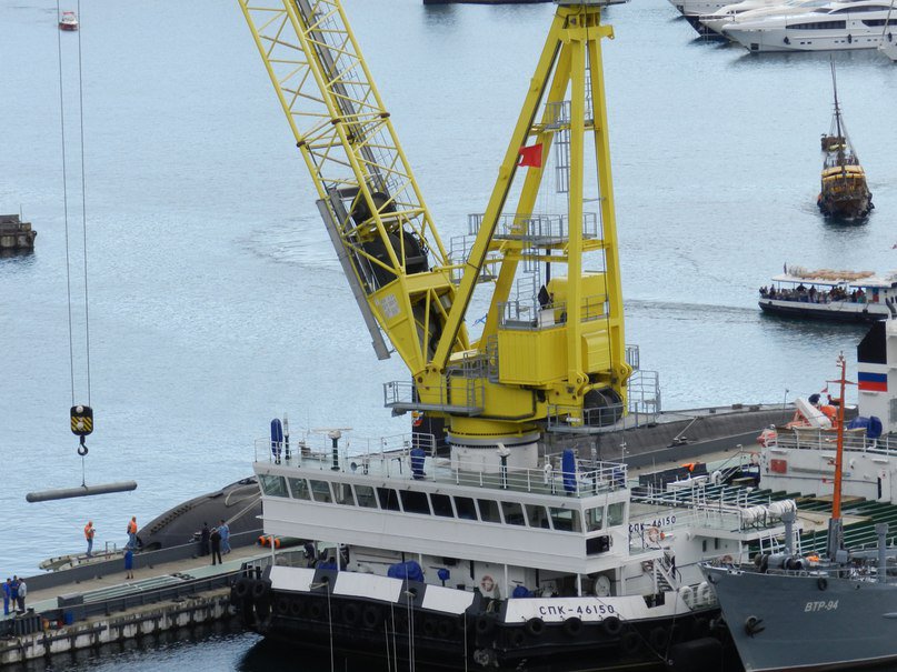 Loading of cruise missiles Caliber to the submarine Novorossiysk in Sevastopol. 