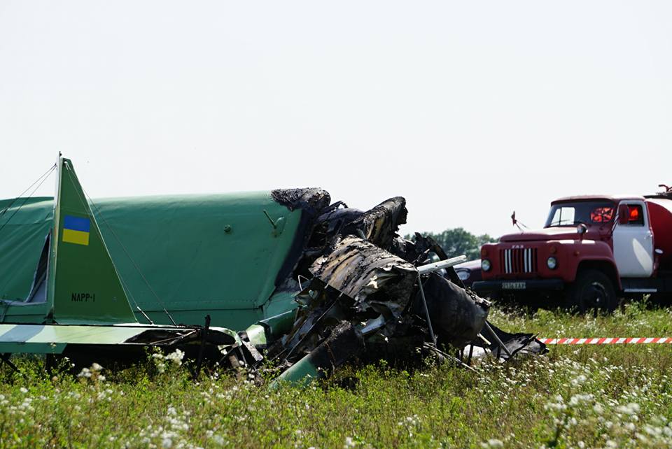 Small plane NARP-1 crashed in the field in Kharkiv region, pilot wounded