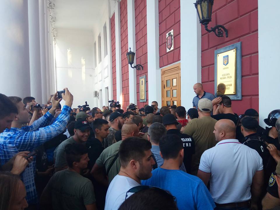 Tensions near Odesa city hall today as rally of parents of children from burnt kids camp backed by activists protest