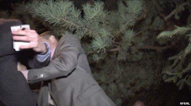 2 @RFERL investigative journalists tacked by Ukrainian Dept of State Security officials; injured hand, concussion.    