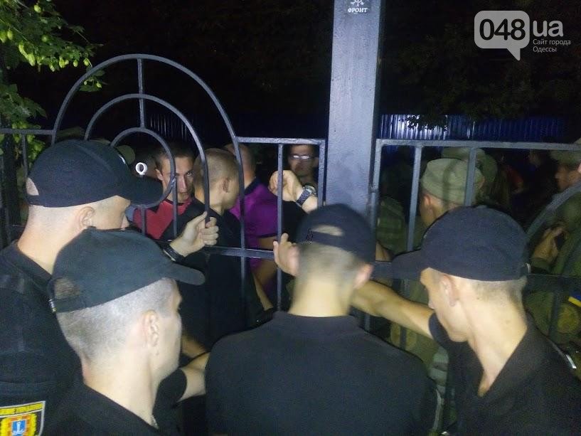Police, National Guard and activists are pushing to the court in Chornomorsk, where case on 2 separatists were heard