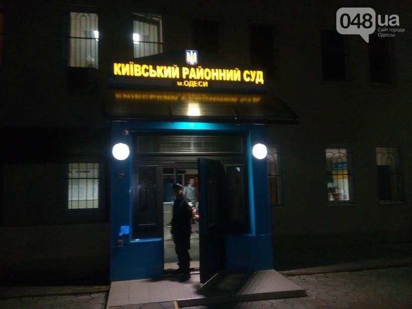 Police, National Guard and activists are pushing to the court in Chornomorsk, where case on 2 separatists were heard