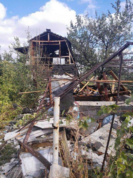 Damage in Maryinka after shelling on 2 October
