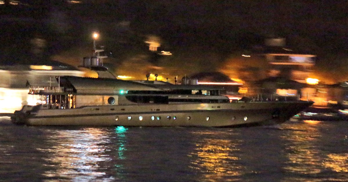 Dead Oligarchs' Yacht: Previously owned by Boris Berezovsky and Boris Kagan, St.Vincent and Grenadines pleasure craft Lady K transits Bosphorus   