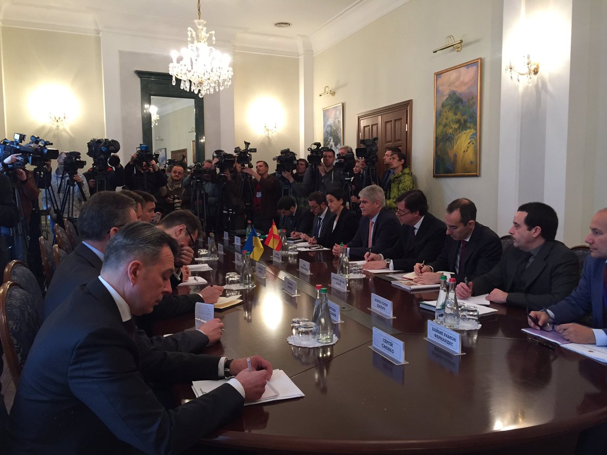 La reunión entre los Ministros de Asuntos Exteriores de Ucrania @PavloKlimkin y España @AlfonsoDastisQ acaba de comenzar en el MFA ucraniano