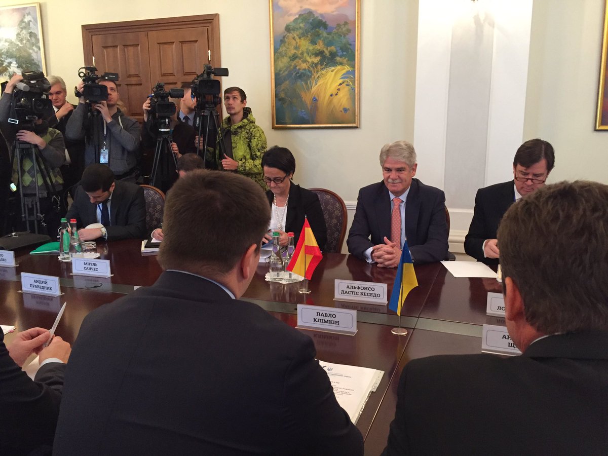 La reunión entre los Ministros de Asuntos Exteriores de Ucrania @PavloKlimkin y España @AlfonsoDastisQ acaba de comenzar en el MFA ucraniano
