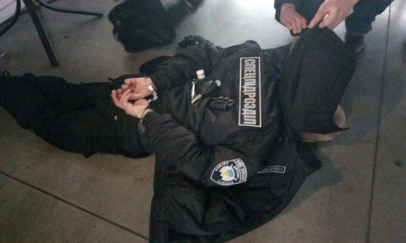 In Kyiv detained Russian citizen wearing national police uniform and armed with grenades