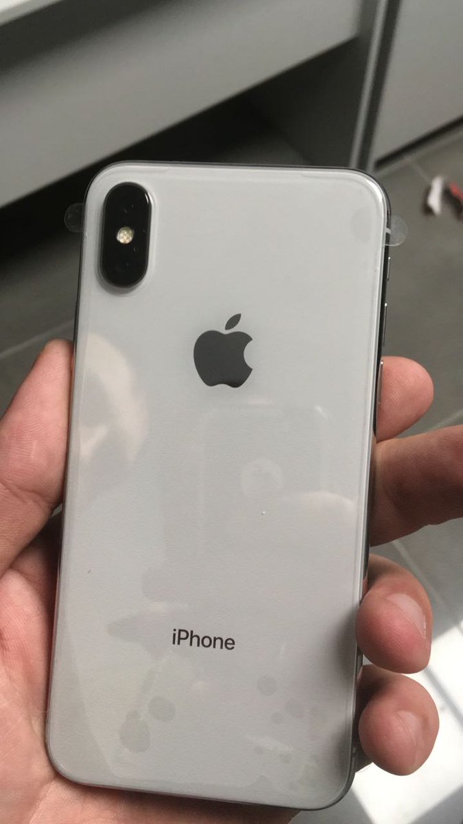 Border guards seized 43 iPhone X in Odesa airport