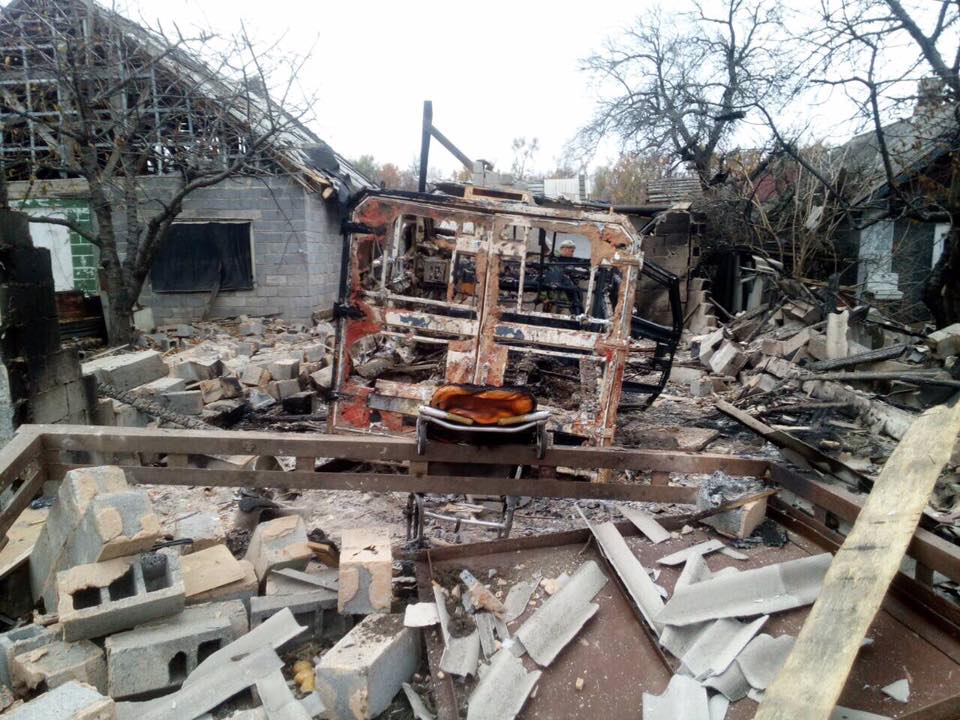 Последствия вчерашних обстрелов российско-террористическими войсками поселка Пески. Раненых нет, уничтожен санитарный автомобиль Вооруженных Сил 