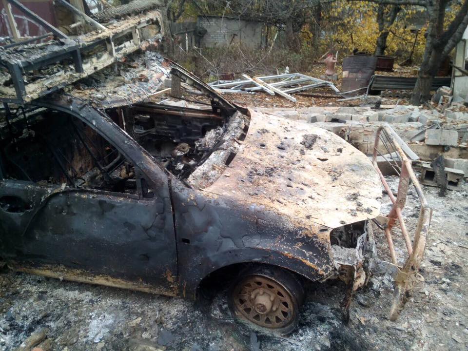 Последствия вчерашних обстрелов российско-террористическими войсками поселка Пески. Раненых нет, уничтожен санитарный автомобиль Вооруженных Сил 