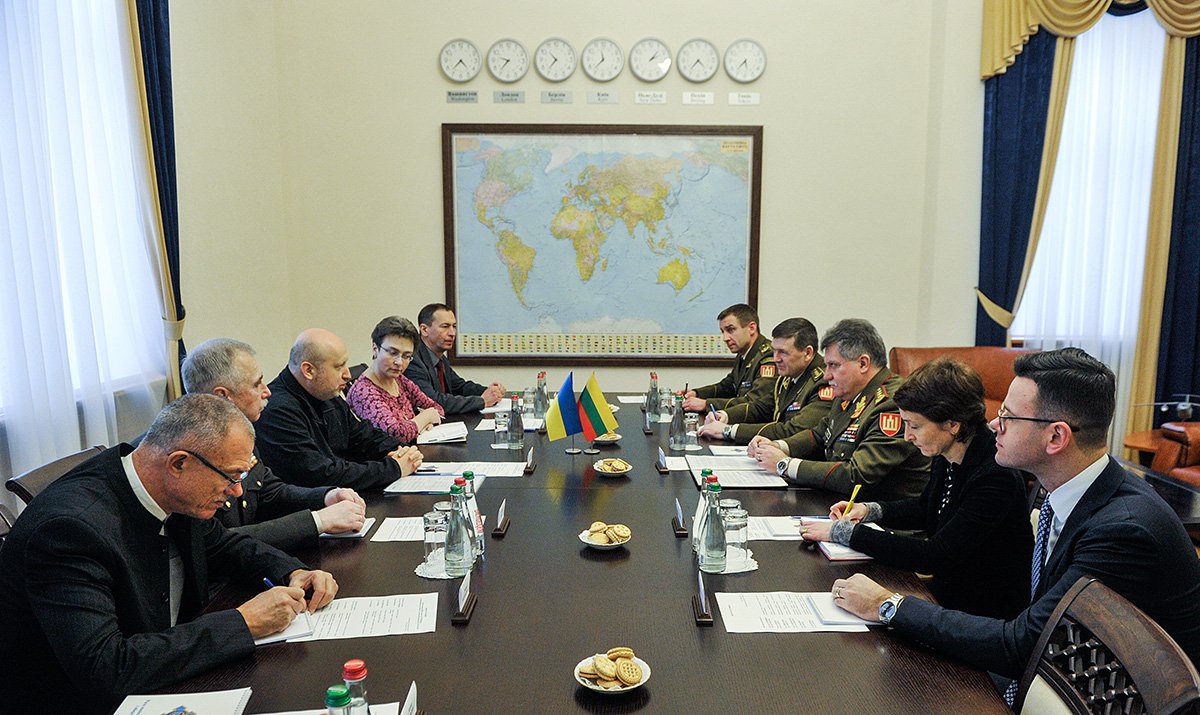 Oleksandr @Turchynov met with Chief of the Armed Forces of the Republic of Lithuania Jonas Vytautas Zukas. Lithuania's help is extremely important and valuable to us, - Mr. Turchynov noticed.    