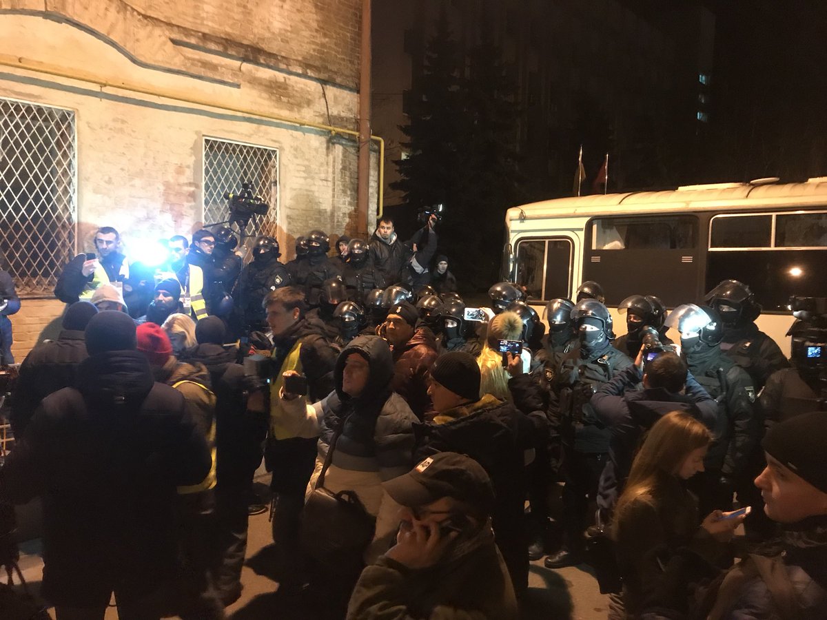 Photos: situation now at SBU office at Askol'div Ln