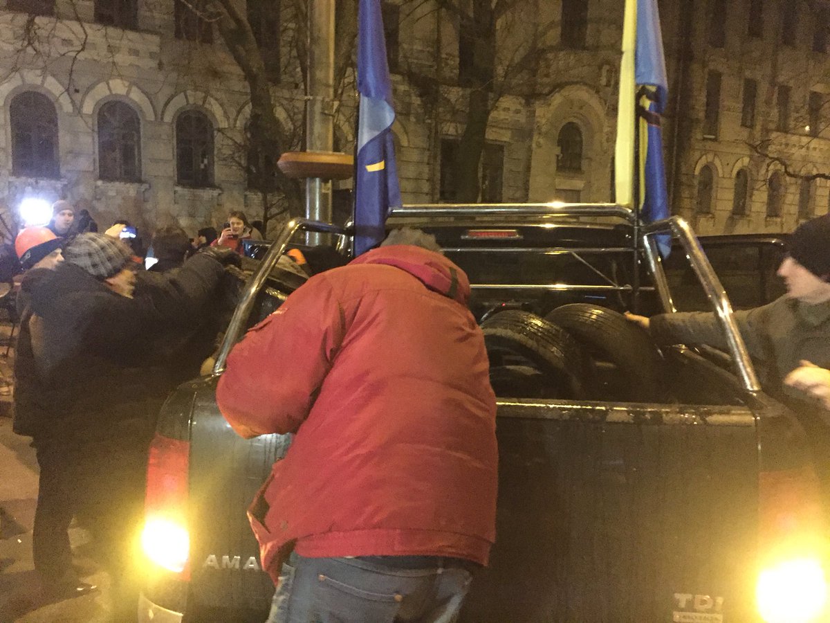 Protesters brought tires to the SBU office where Saakashvili is being held