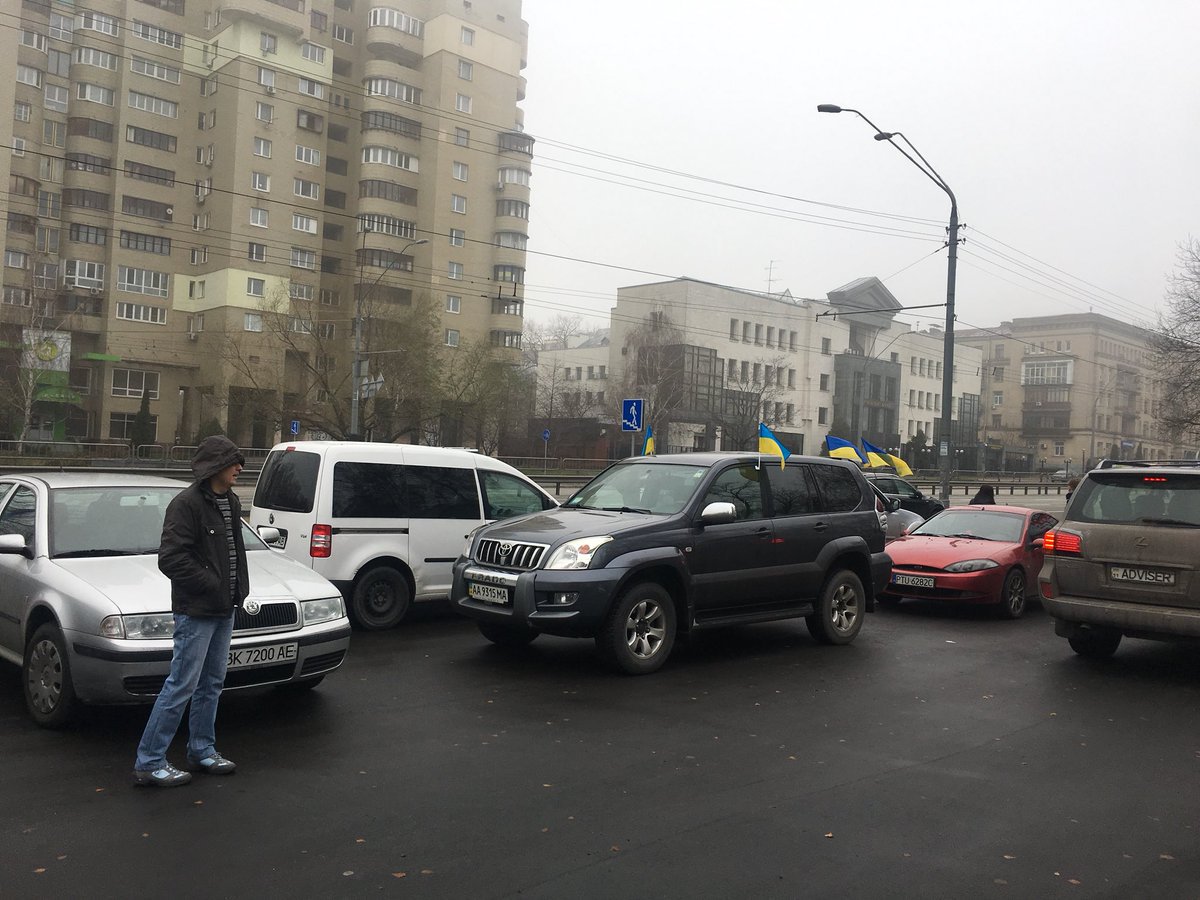 Activists arrived at General Prosecutor Lutsenko house 
