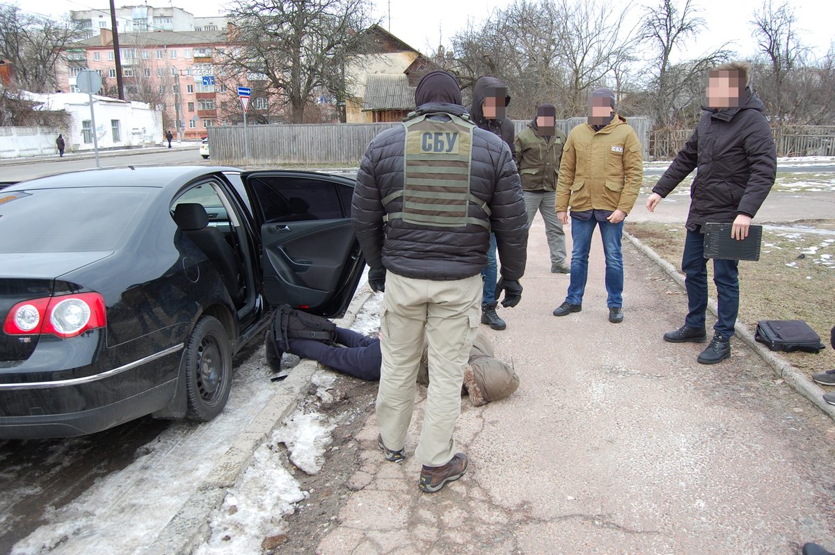 In Chernihiv, SBU exposed a group of arms dealers, organized by a police officer