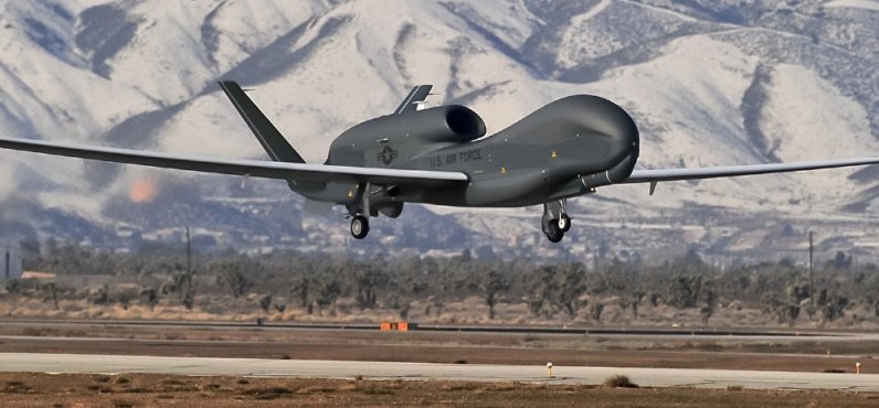 US-Luftwaffe RQ-4 Global Hawk UAVGH000 - Ein Tag der Aufklärungsmission auf 53.000 Fuß Überwachung der Region Donbass, Ostukraine. Über das Schwarze Meer, um die Krim und entlang der russischen Küste nach Sotschi