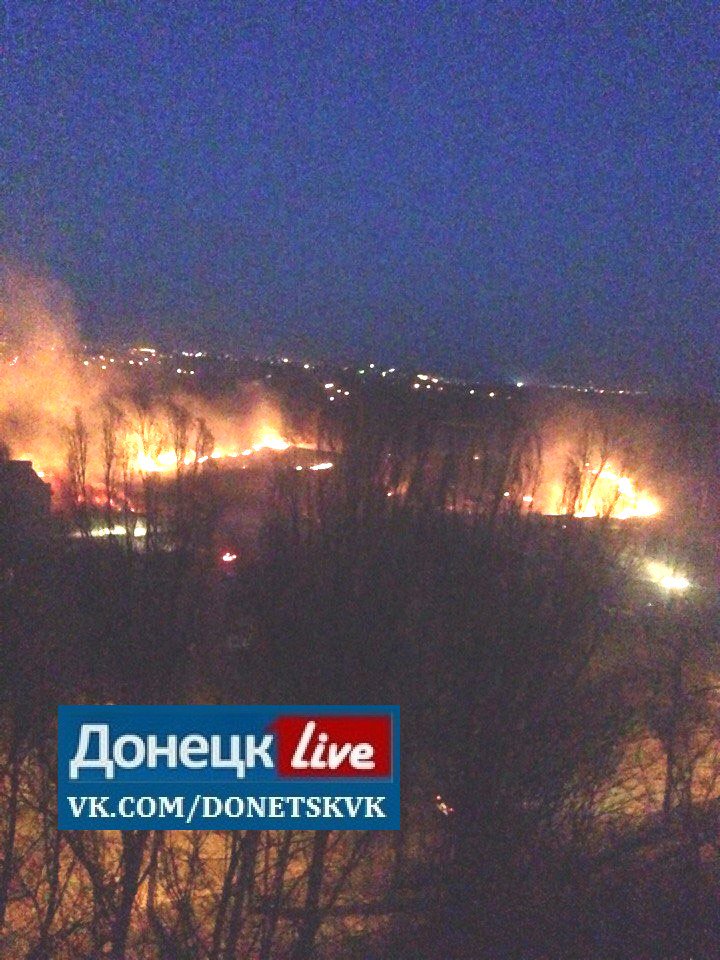 Field on fire near Teksylshyk, Donetsk