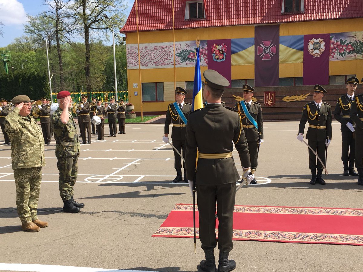 @CMC_NATO: Official welcome to Ukraine with Honour Guard. NATOMC visit sends strong signal of NATO's continuing support to Ukraine