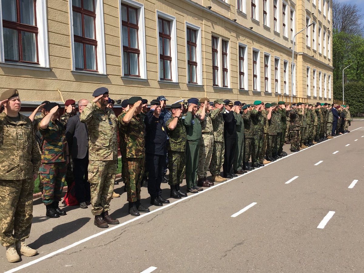 @CMC_NATO: Official welcome to Ukraine with Honour Guard. NATOMC visit sends strong signal of NATO's continuing support to Ukraine
