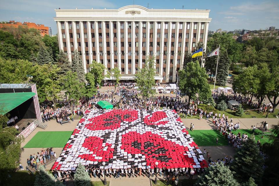 Dnipro: #VyshyvankaDay at Dnipro Regional Administration with President @poroshenko    