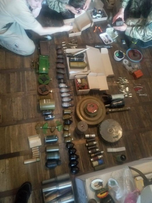 Security service of Ukraine seized arsenal in Ivano-Frankivs'k, including 3 MON-100/MON-50 mines, 5 another anti-personnel mines, grenades and other ammunition and explosives
