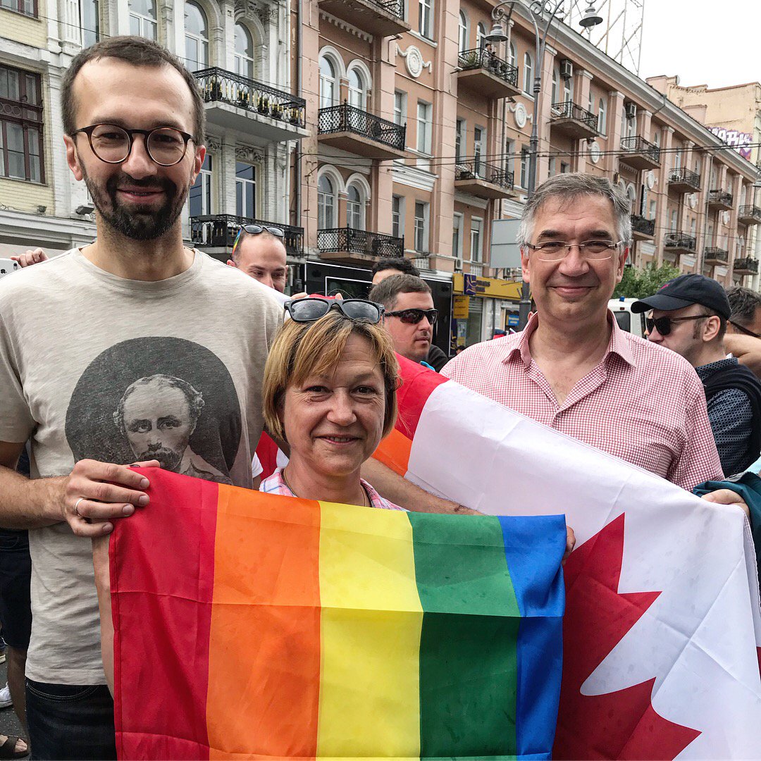 MP Leschenko: Was honor to be in the first row of KyivPride2018 together with @svitlanaza @MiRo_SPD @MaximEristavi @RebHarms @WaschukCanUA. It was the most crowded LGBT-pride since we can march openly with rainbow's flags. One more big step of Ukraine toward Europe   