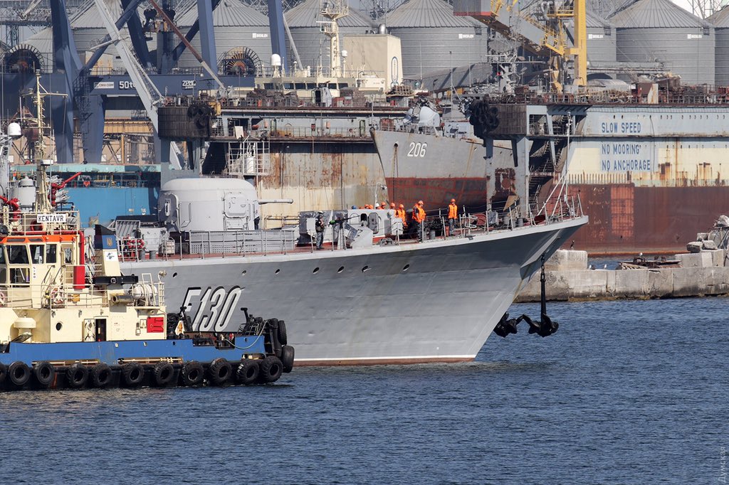 Ukrainian Navy The P175 'Berdyansk', a Gurza-M Class armored artillery boat and F130 'Hetman Sagaydachnyy', a Krivak III Class frigate at roadstead of Odessa. Photos from @TarasChmut   