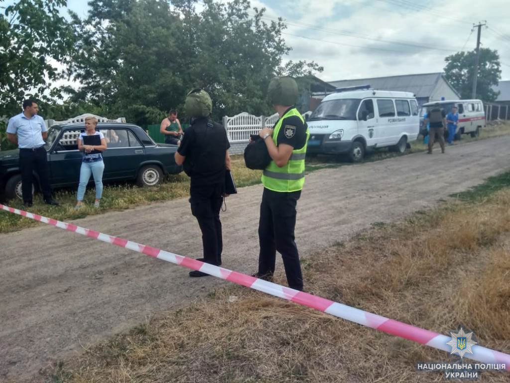 Policeman was wounded as man thrown stun grenade and opened fire with shotgun on him. .Suspect detained