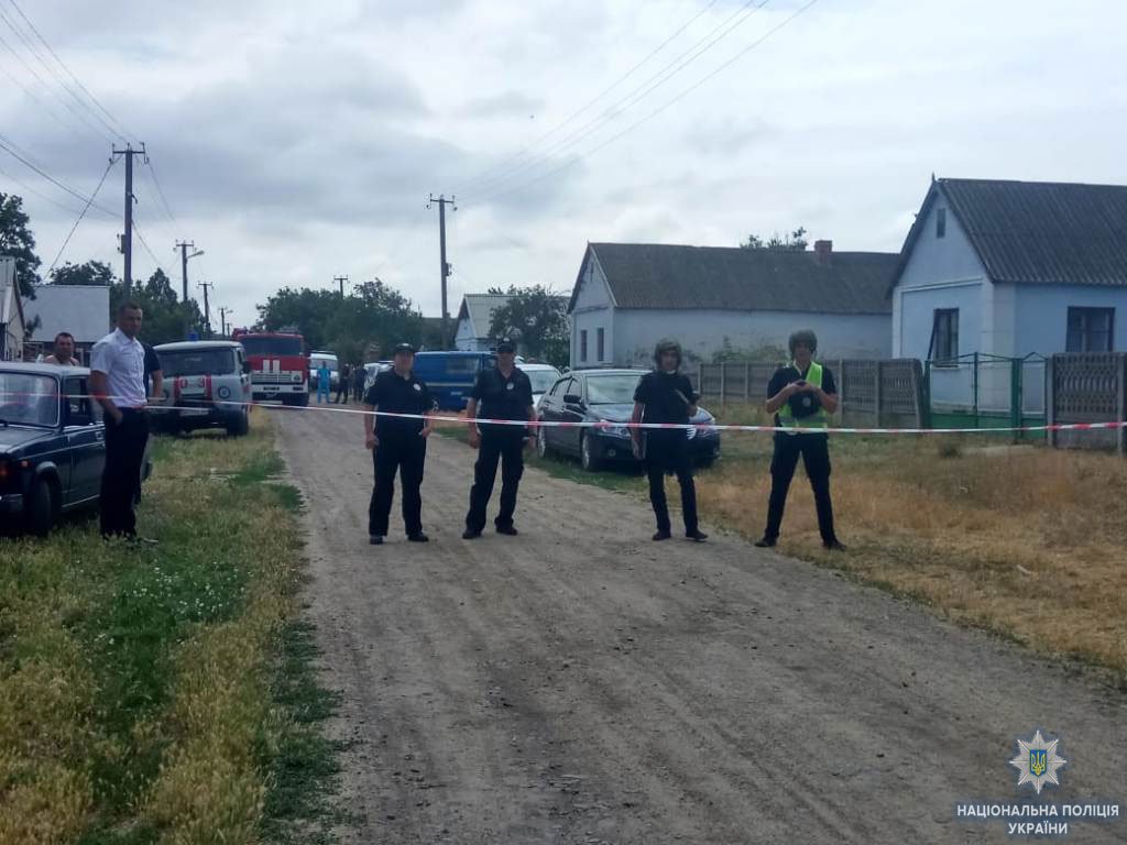 Policeman was wounded as man thrown stun grenade and opened fire with shotgun on him. .Suspect detained