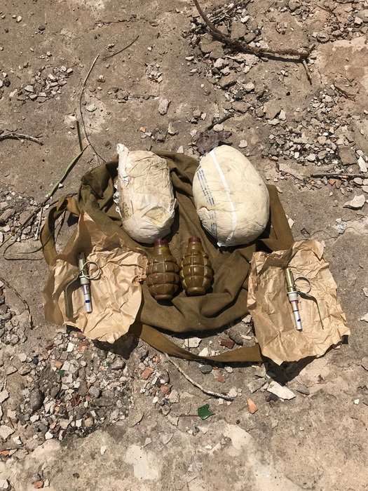 Security Service of Ukraine found cache with 2 kgs of C4 explosives, detonators and 2 F-1 grenades in Zaporizhiye