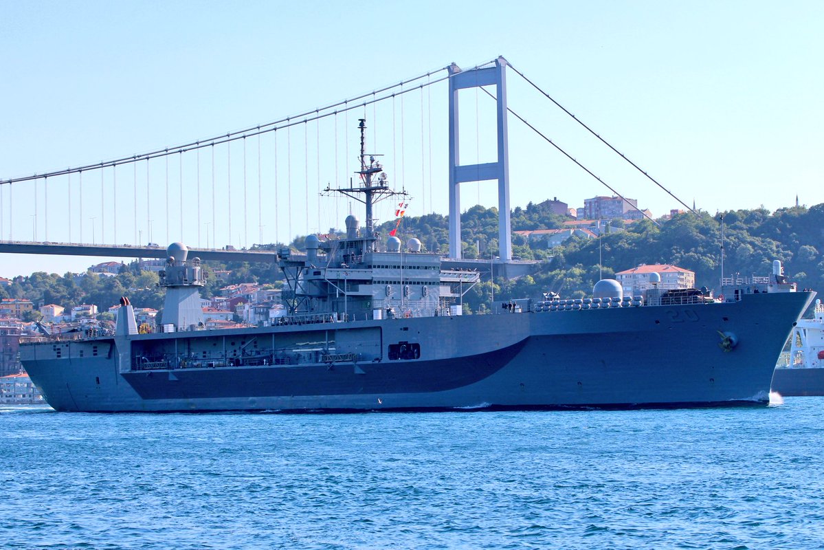 Sixth Fleet's flagship, @USNavyEurope Blue Ridge-class command and control ship USS Mount Whitney transited Bosphorus entered Black Sea. 15:00Z to strengthen readiness and capability among NATO allies and partners: LCC20 will participate SeaBreeze in Odessa. @YorukIsik pics via @reuterspictures   