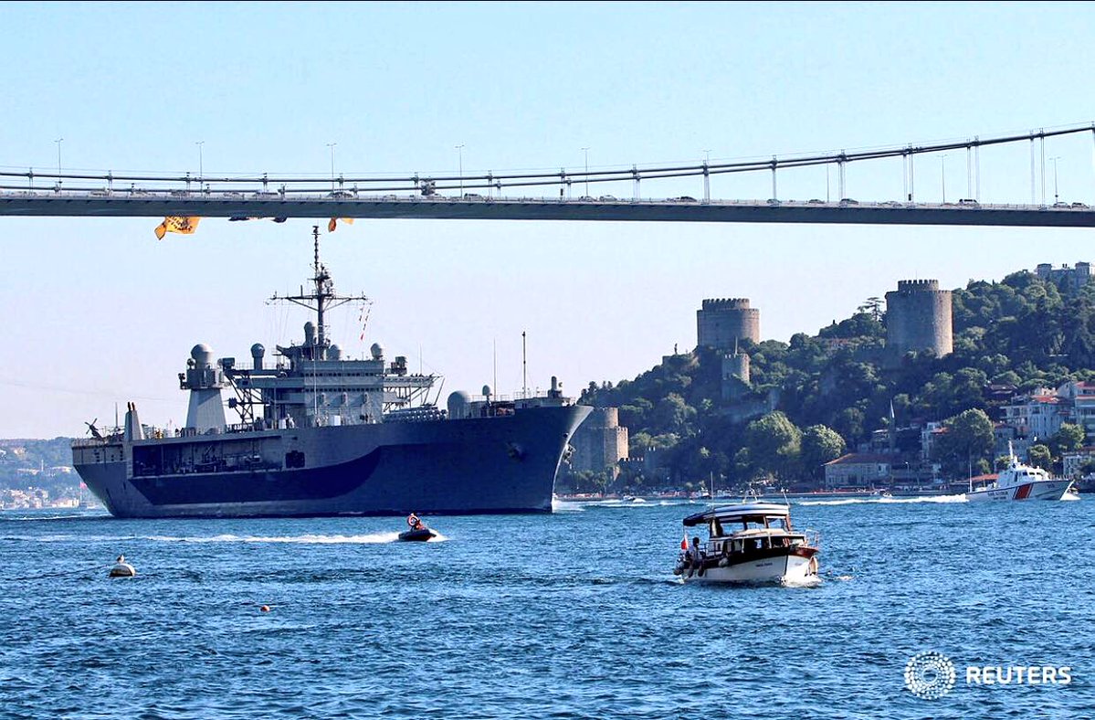 Sixth Fleet's flagship, @USNavyEurope Blue Ridge-class command and control ship USS Mount Whitney transited Bosphorus entered Black Sea. 15:00Z to strengthen readiness and capability among NATO allies and partners: LCC20 will participate SeaBreeze in Odessa. @YorukIsik pics via @reuterspictures   