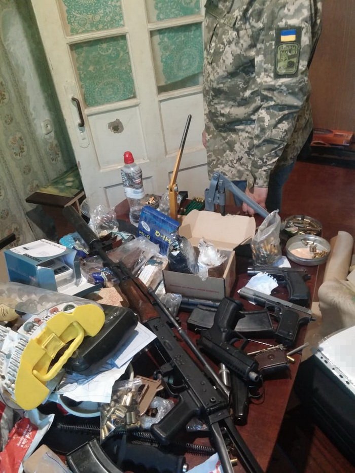 Security Service of Ukraine seized arsenal from a man in Nikopol'