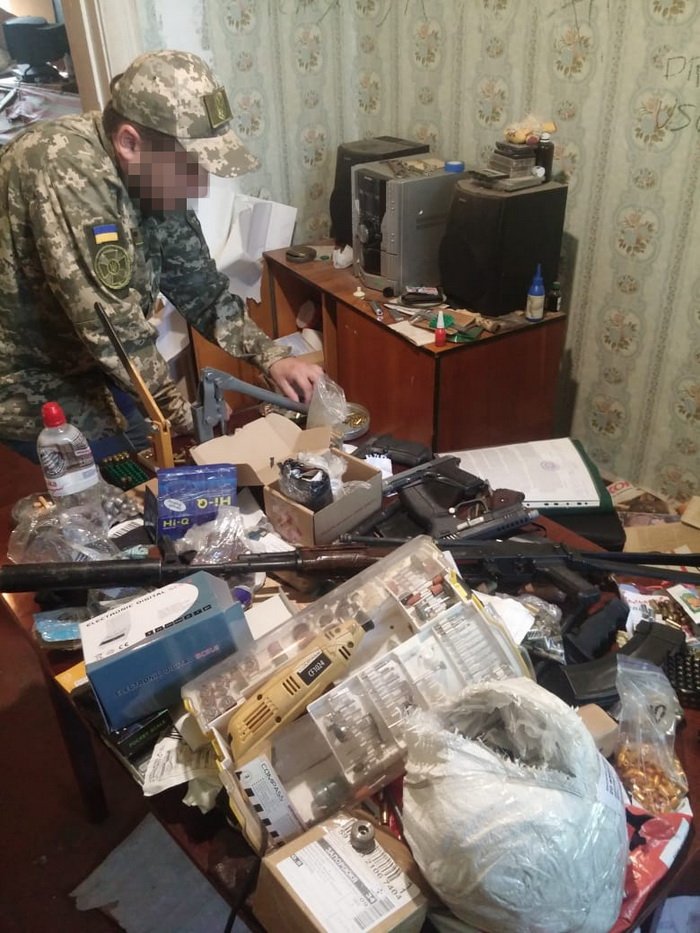 Security Service of Ukraine seized arsenal from a man in Nikopol'