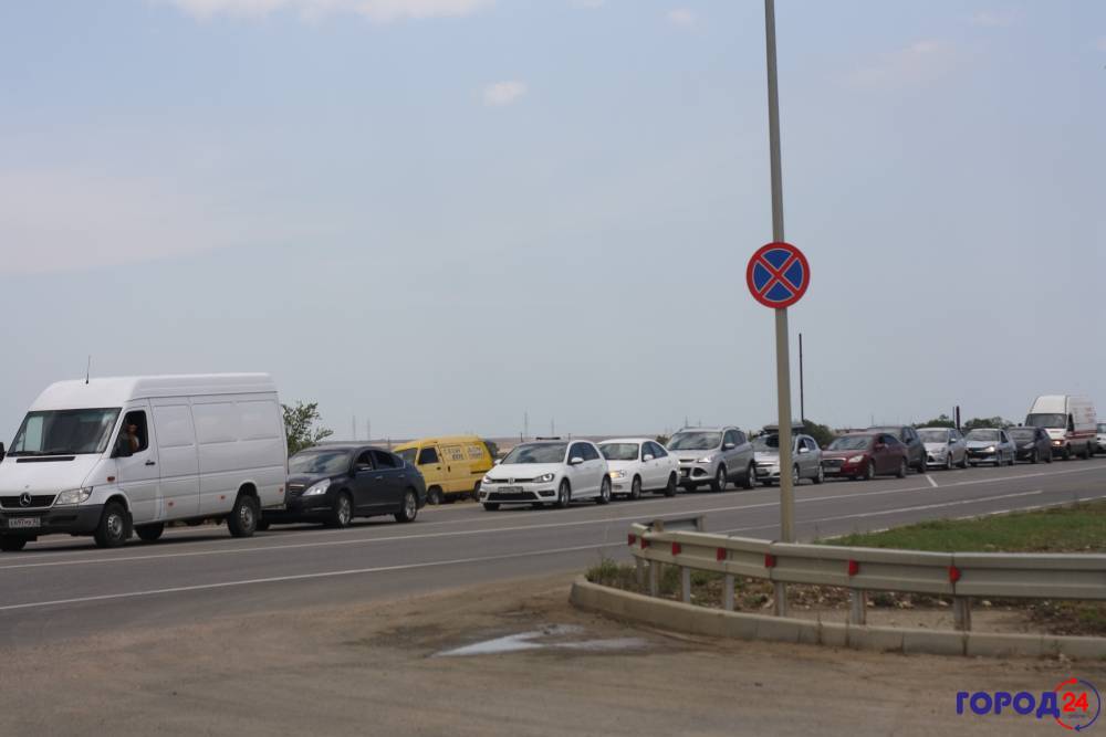 Road accident with military truck on Kerch-Simferopol highway
