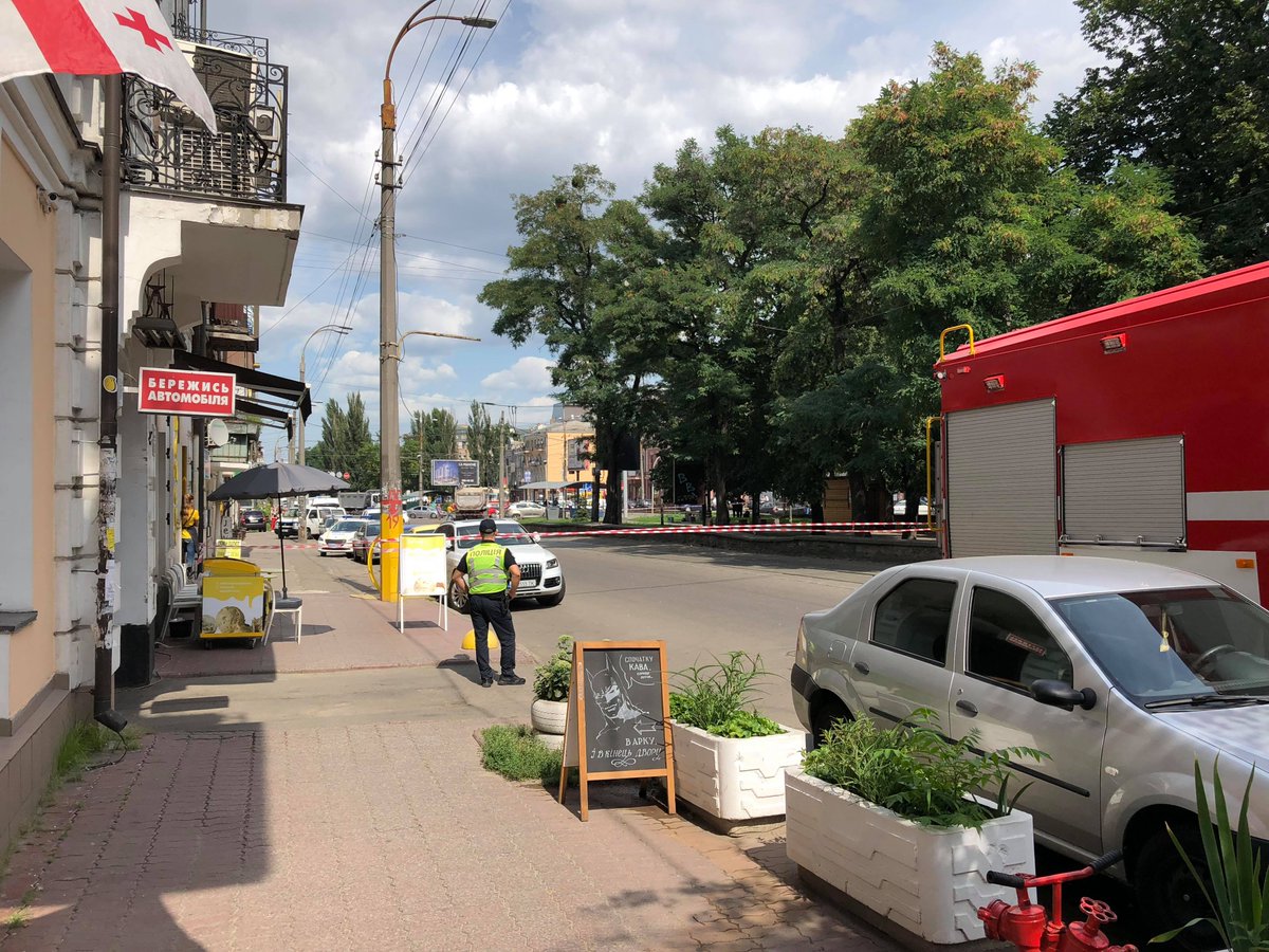 Street on lockdown in central Kyiv cause a grenade was found 