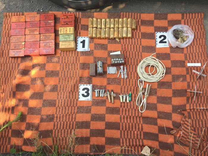 Security Service of Ukraine exposed two servicemen in the Transcarpathia region in explosives sales