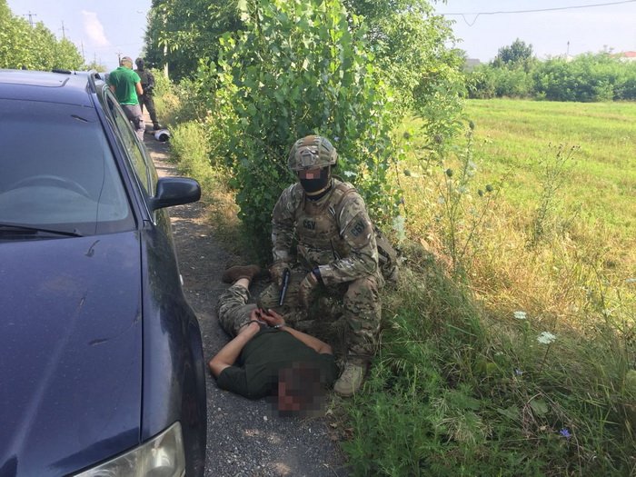 Security Service of Ukraine exposed two servicemen in the Transcarpathia region in explosives sales