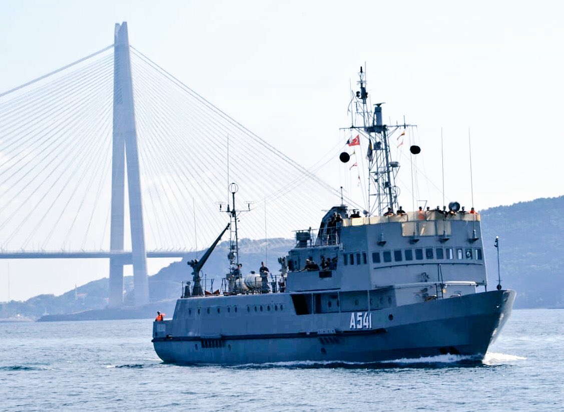 Cadets of the Odessa Maritime Academy on board: @DefenceU  Project UK3, built in Wisla Shipyard Gdansk, Petrushka class training ships Chigirin U540, Smila U541 and Nova Kahovka U542 (x-Darnicha) transited Bosphorus towards the Mediterranean.