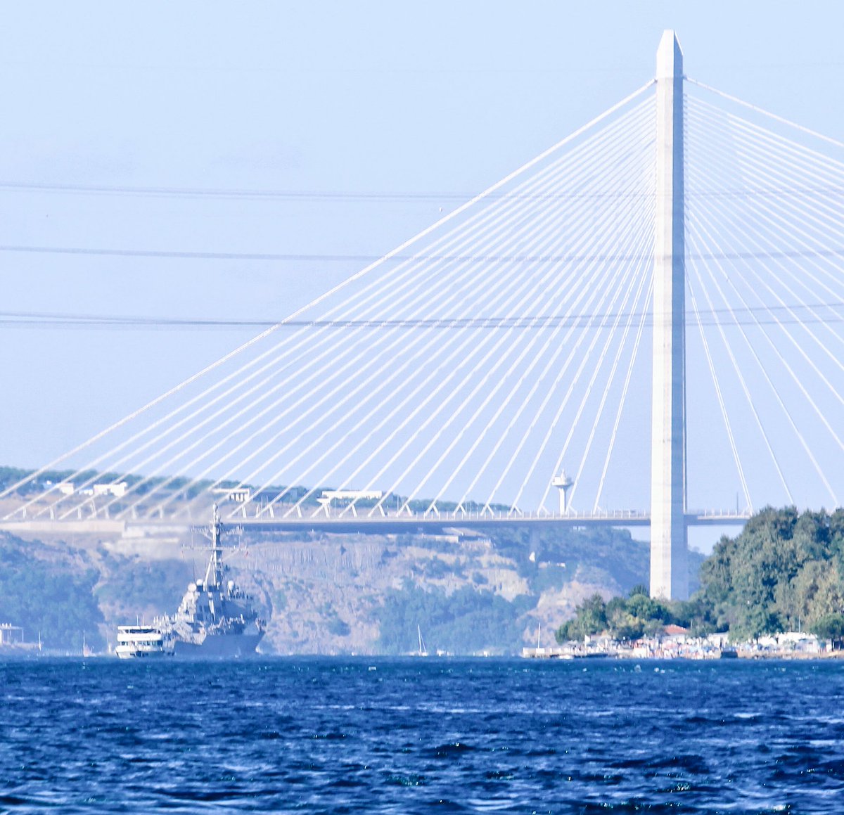 Turkish Coast Guard's TCSG312 escorted @USNavyEurope's Arleigh-Burke class AEGIS guided missile destroyer USS Carney during its Bosphorus transit towards the Black Sea. DDG64 entered Black Sea 14:30Z/10:30EDT   